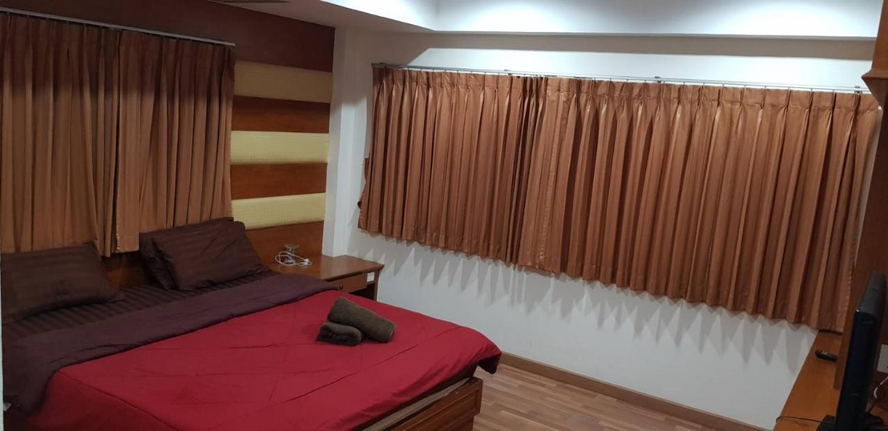 Jolly Guesthouse & Restaurant Pattaya Extérieur photo