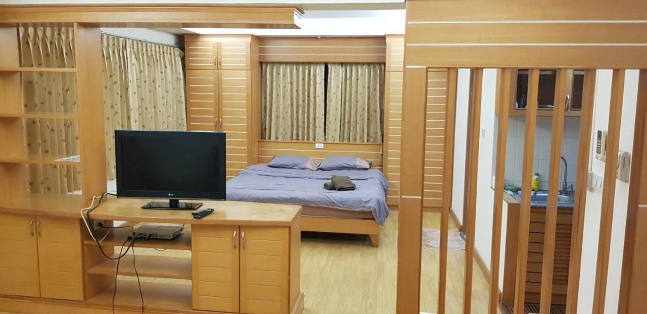 Jolly Guesthouse & Restaurant Pattaya Extérieur photo