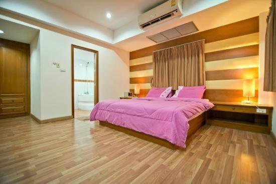 Jolly Guesthouse & Restaurant Pattaya Extérieur photo