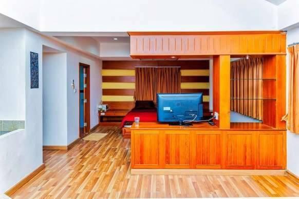 Jolly Guesthouse & Restaurant Pattaya Extérieur photo