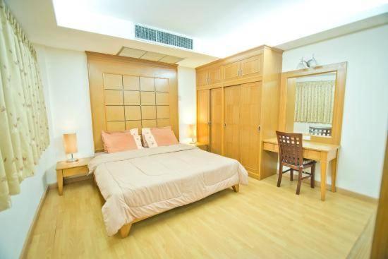 Jolly Guesthouse & Restaurant Pattaya Extérieur photo
