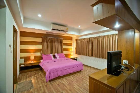 Jolly Guesthouse & Restaurant Pattaya Extérieur photo